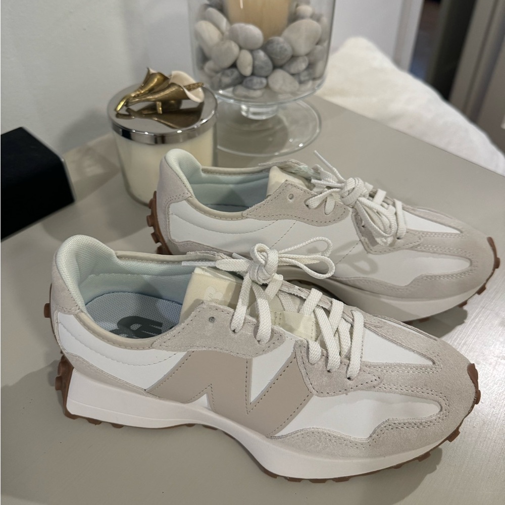 NEW New Balance Classic 327 Sneaker Sea Salt & Stone Color Size 8